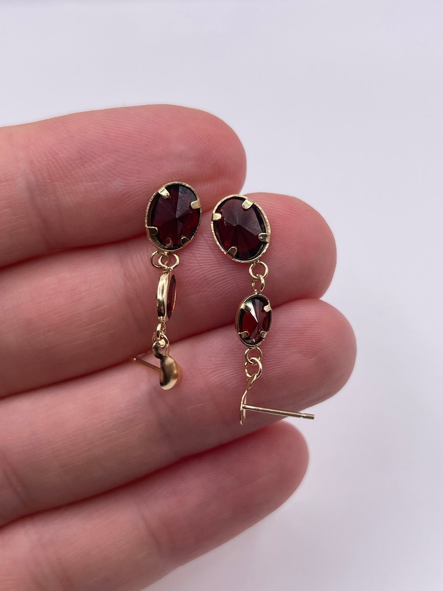 9ct gold garnet earrings