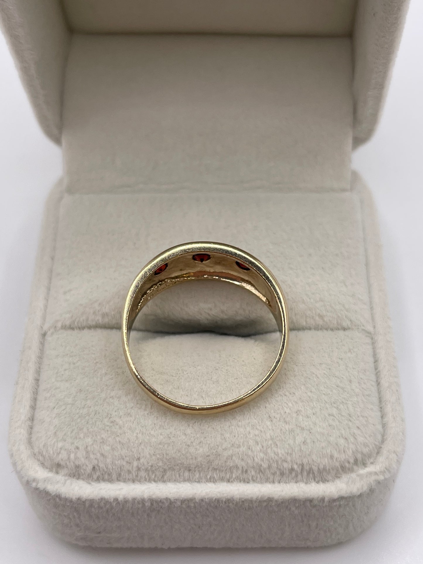 9ct gold garnet gypsy ring