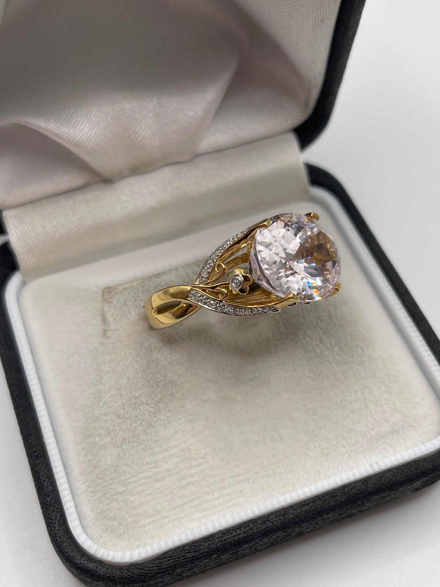 18ct gold kunzite and diamond ring