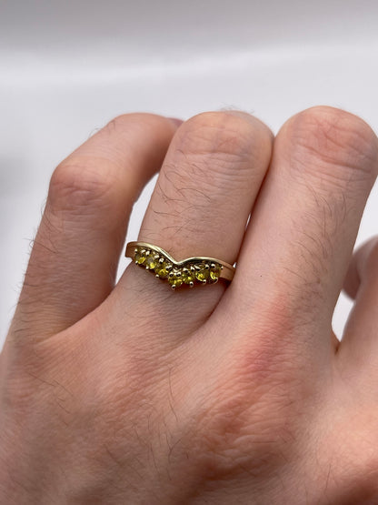 9ct gold quartz wishbone ring