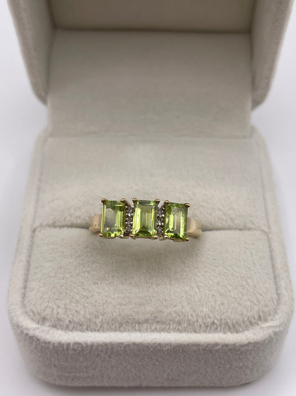 9ct gold peridot and diamond ring