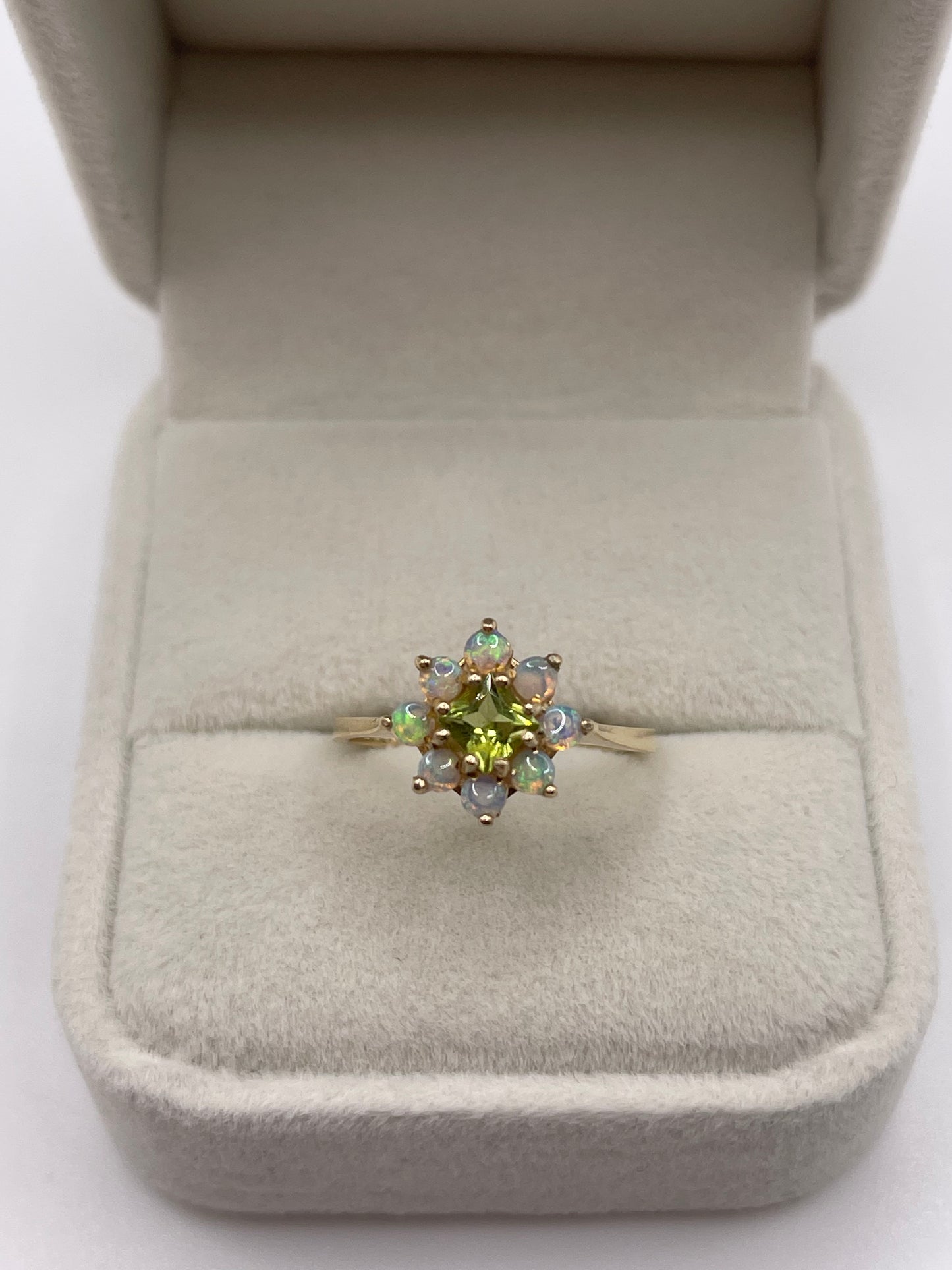 9ct gold peridot and opal ring