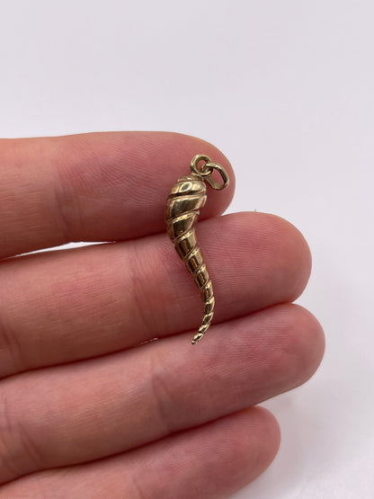 9ct gold horn of plenty pendant
