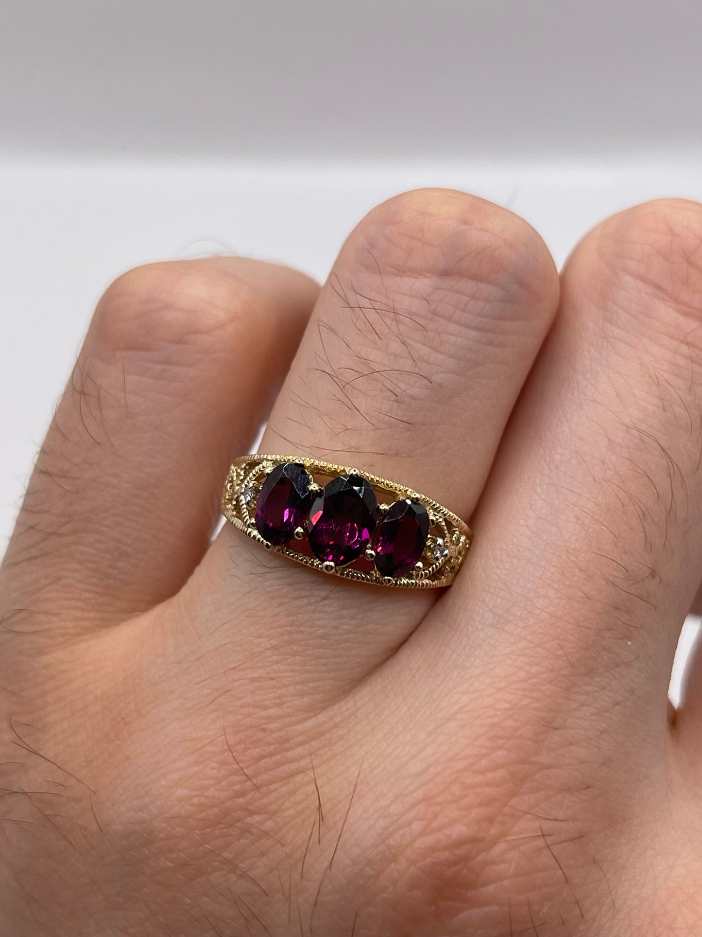 9ct gold garnet and diamond ring
