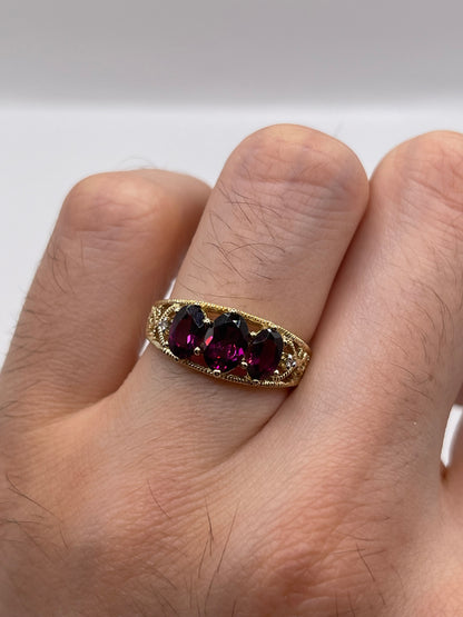 9ct gold garnet and diamond ring