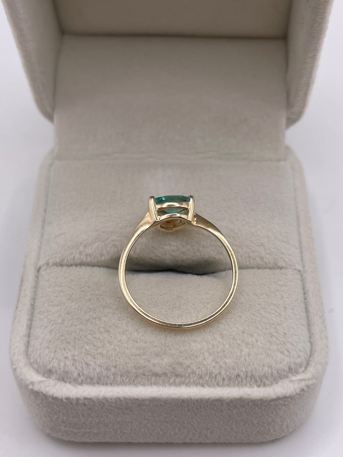 9ct gold emerald and diamond ring