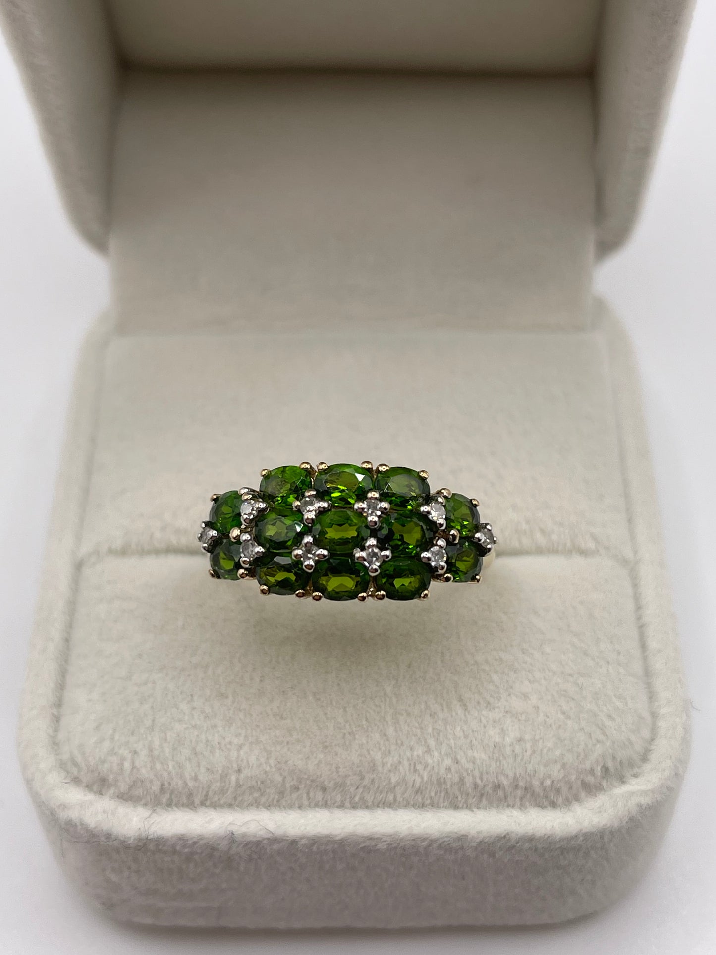 9ct gold diopside and diamond ring