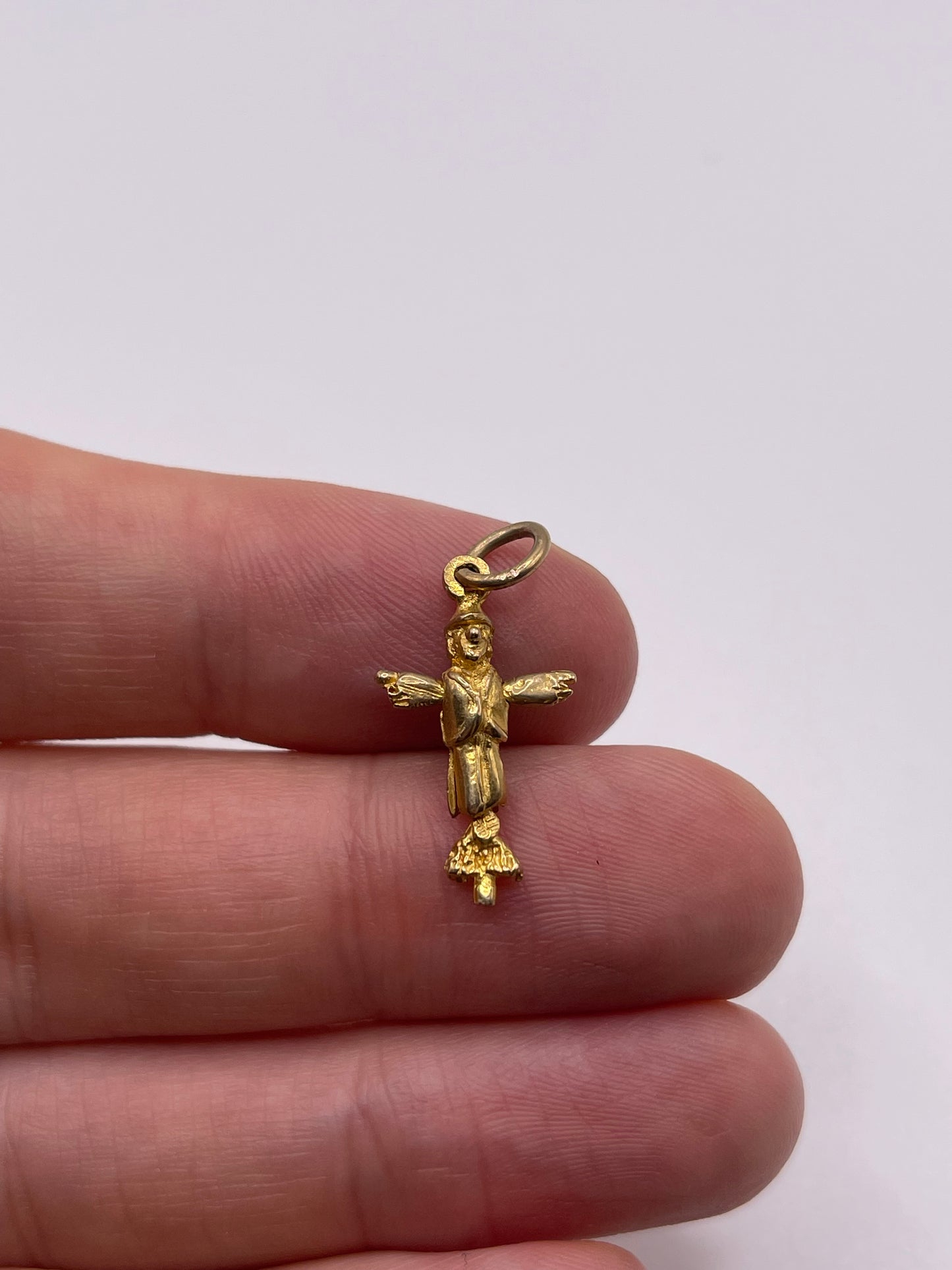 9ct gold scarecrow charm