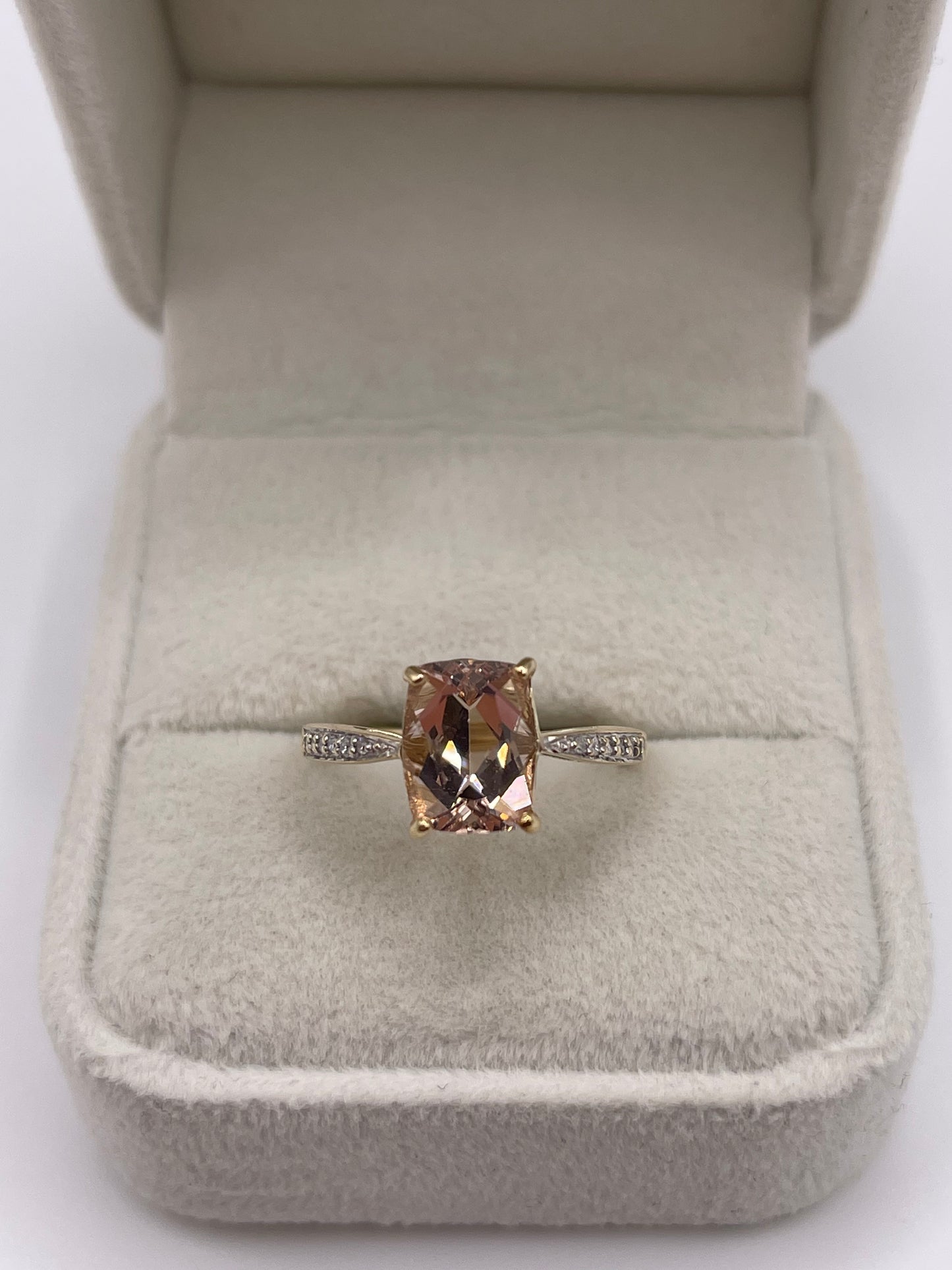 9ct gold morganite and diamond ring