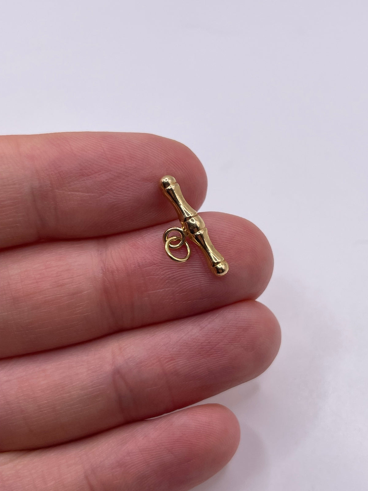9ct gold t bar pendant
