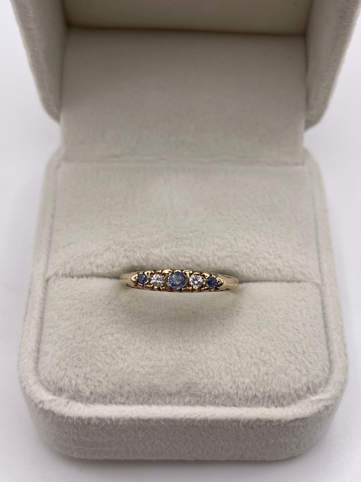 9ct gold sapphire and diamond ring