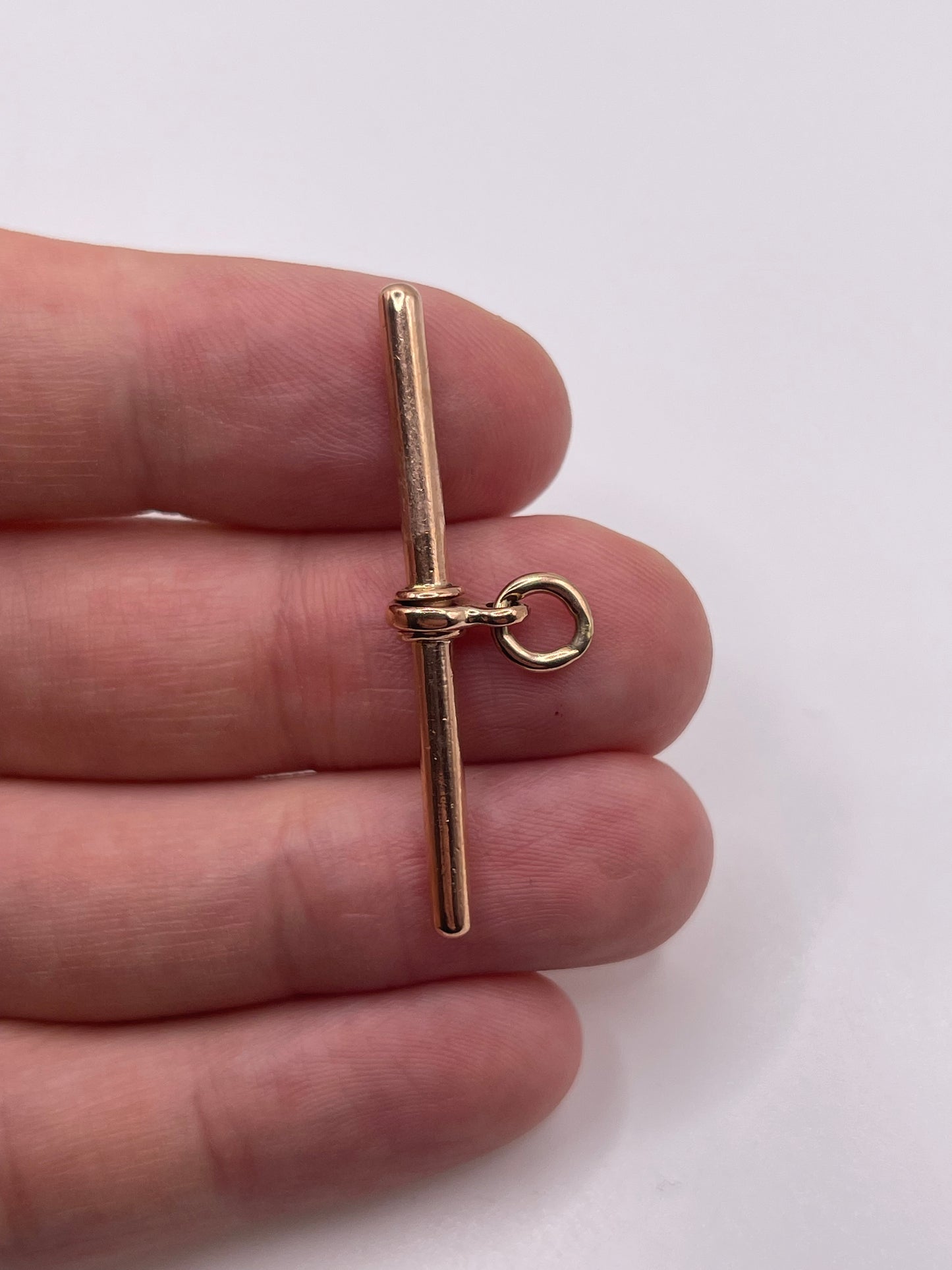 9ct rose gold t bar pendant