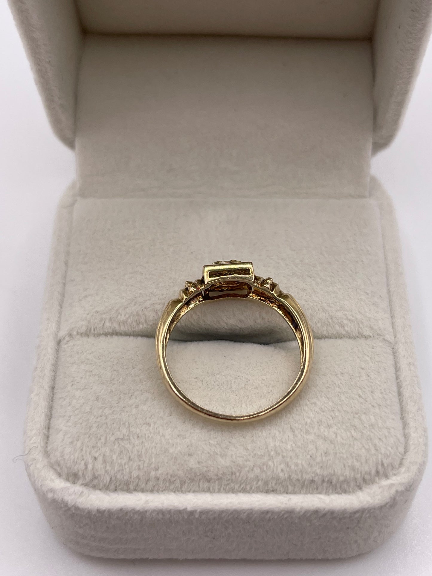9ct gold sapphire ring