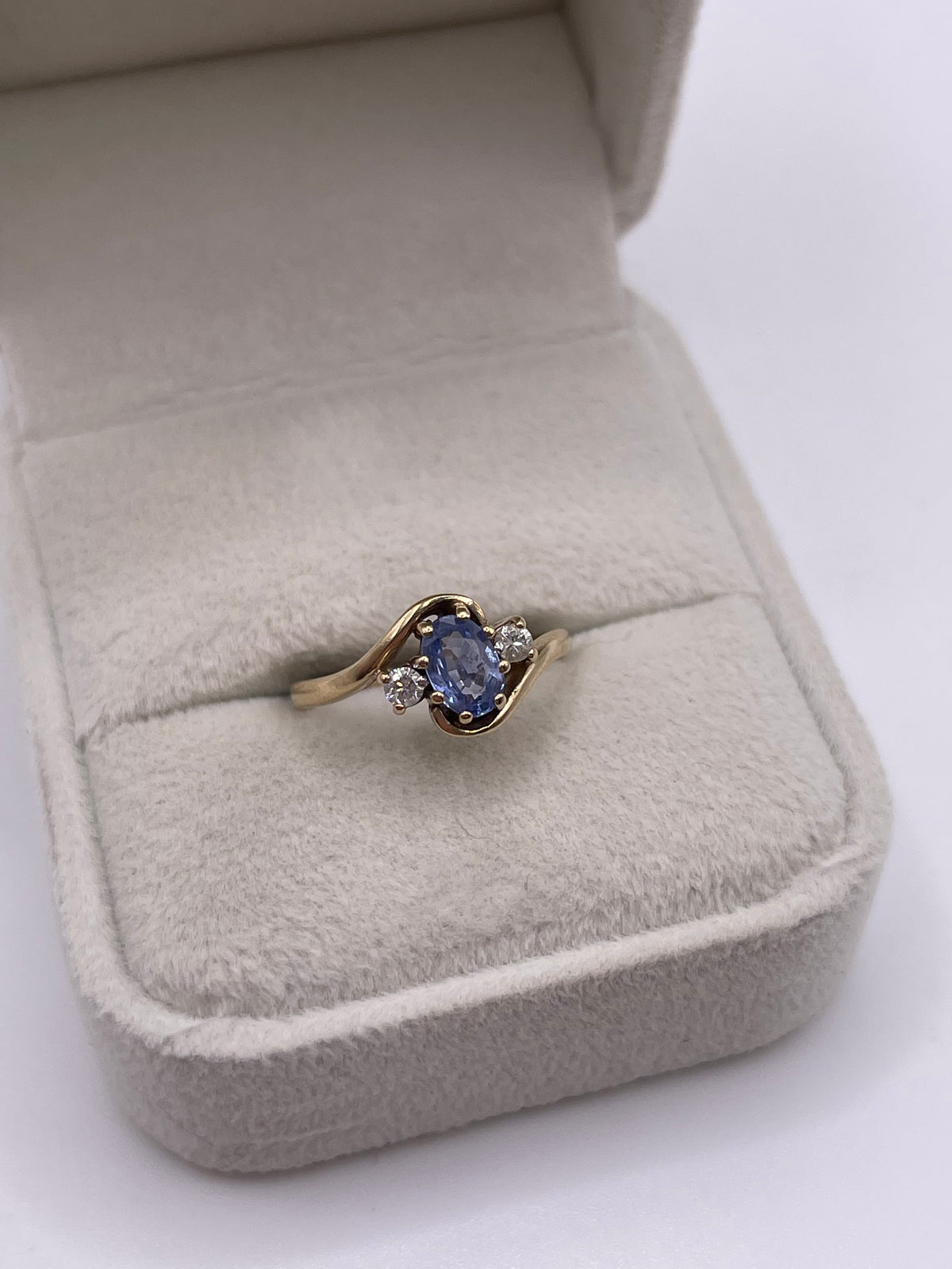 9ct gold sapphire and diamond ring