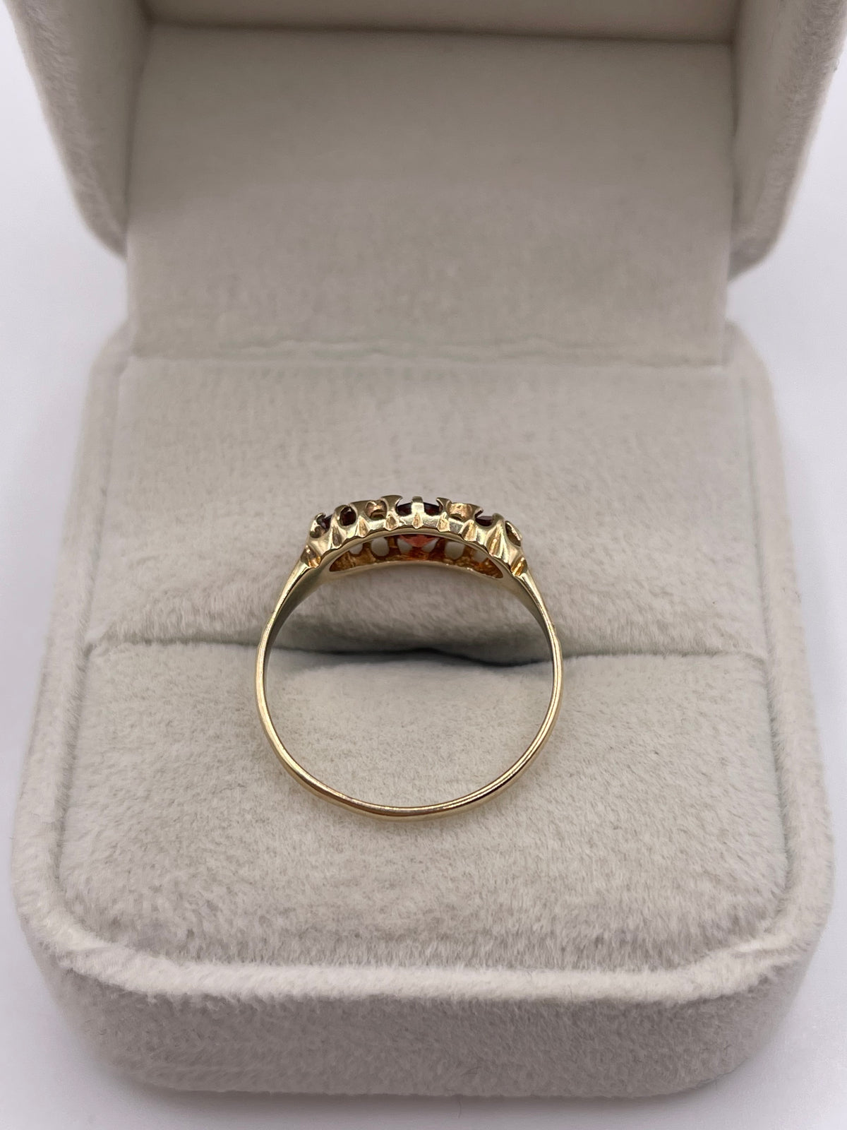 9ct gold garnet and diamond ring