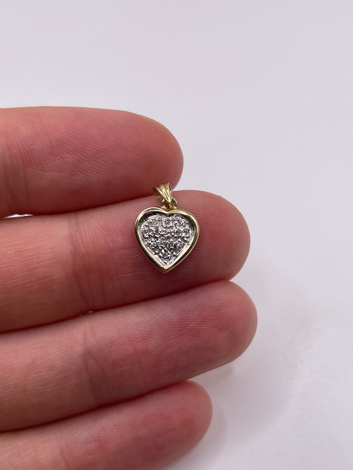 9ct gold diamond heart pendant