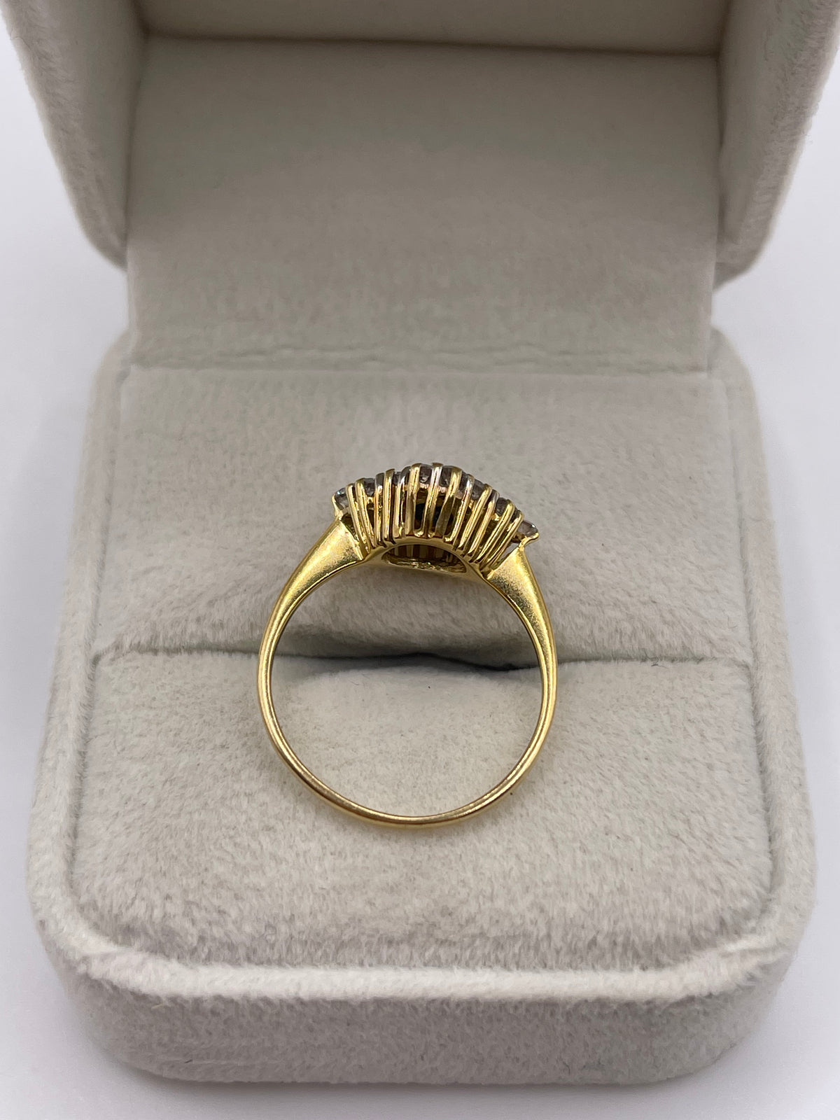 18ct gold sapphire and diamond ring