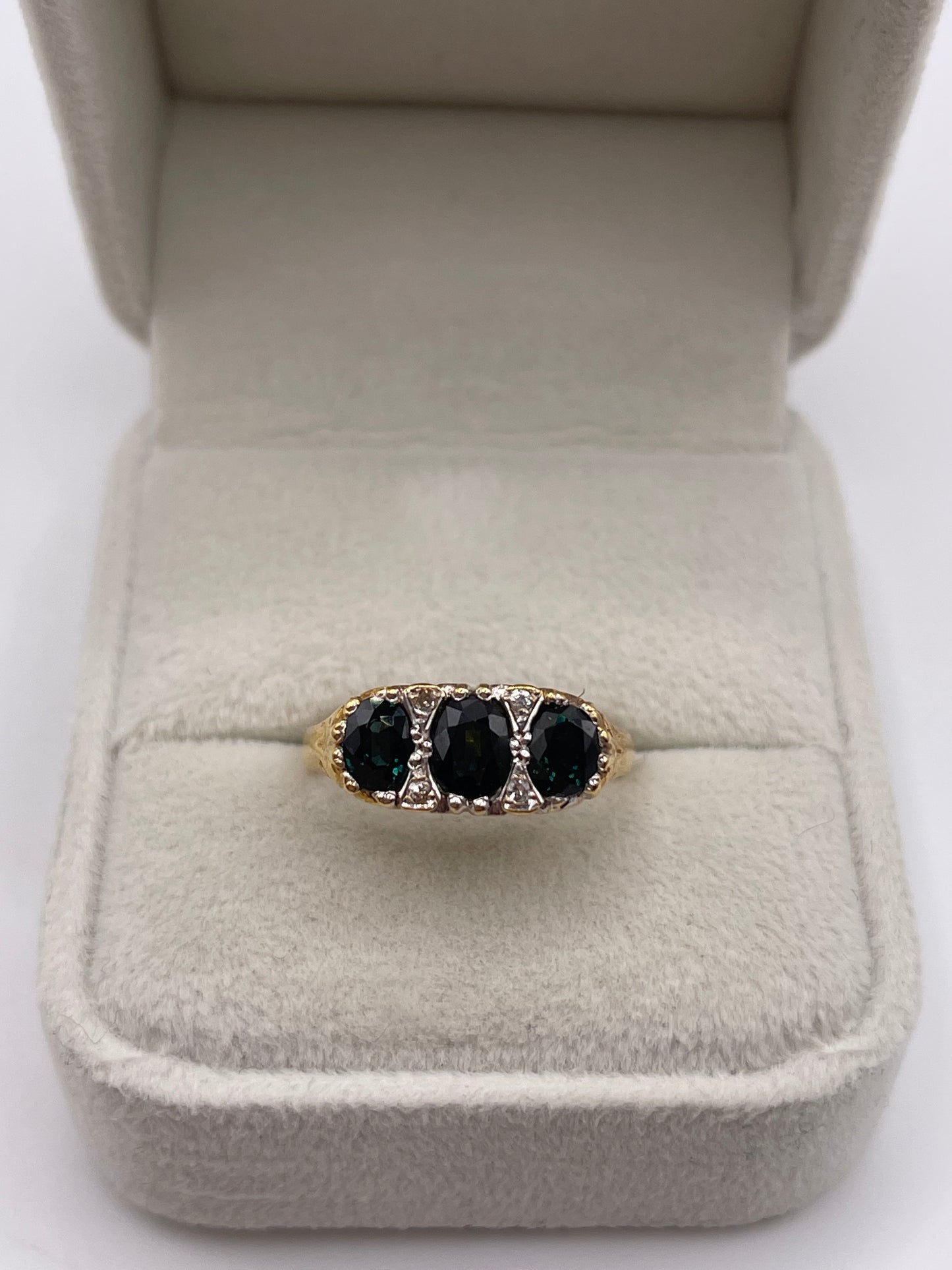 18ct gold sapphire and diamond ring