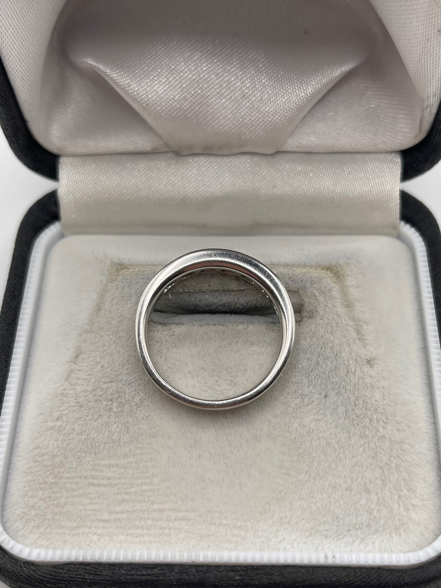 18ct white gold pink sapphire and diamond ring
