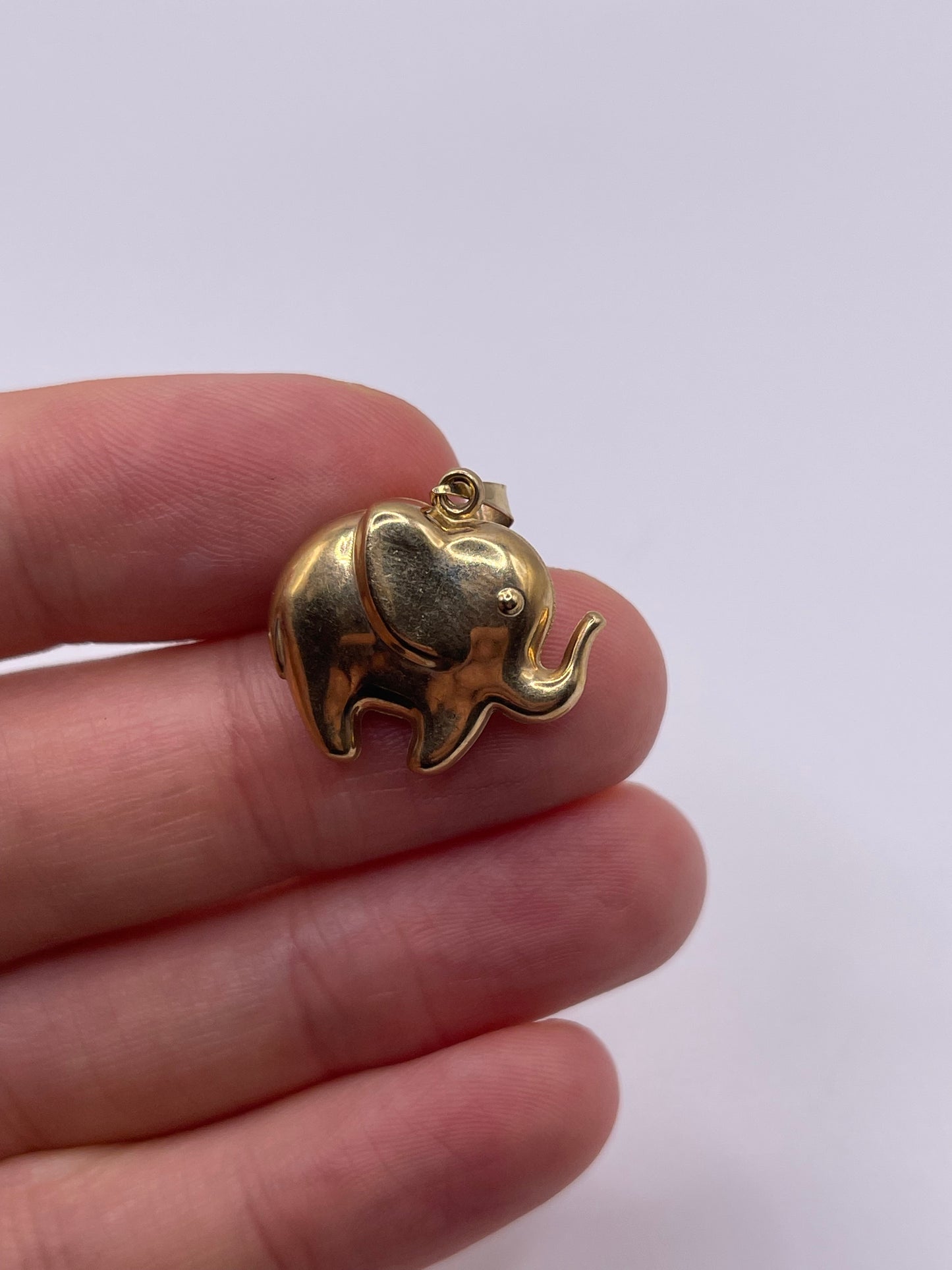 9ct gold elephant charm
