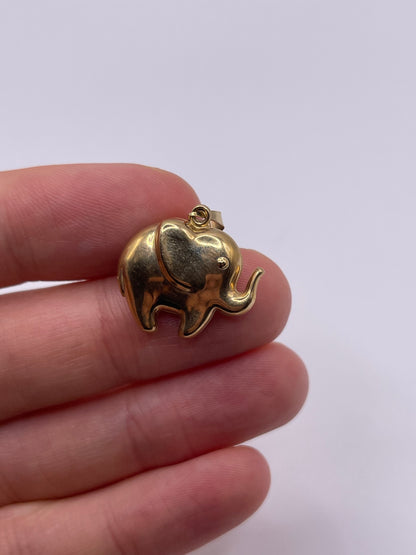9ct gold elephant charm