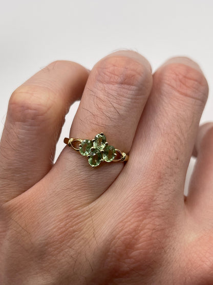 9ct gold green sapphire ring