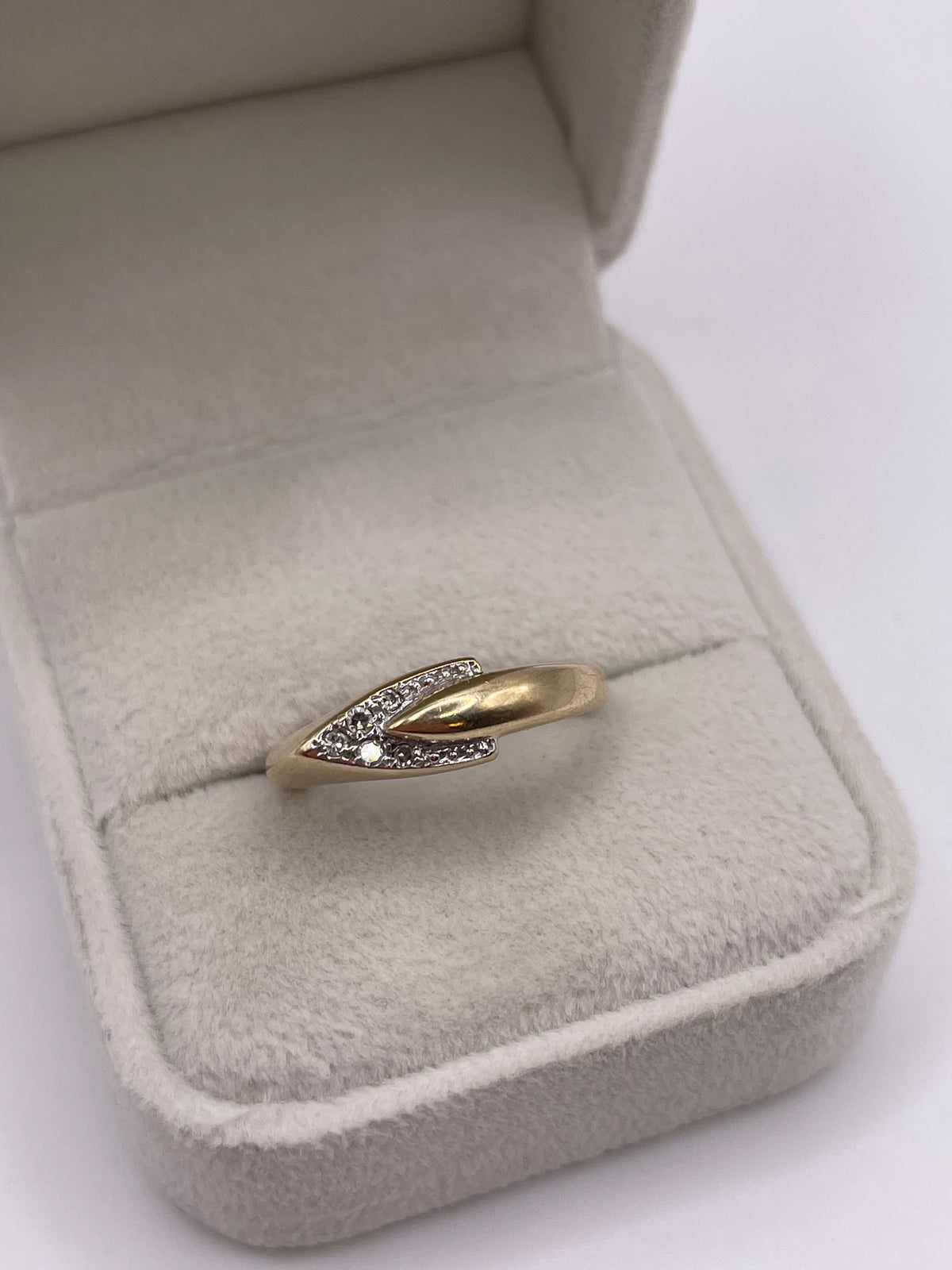 9ct gold diamond ring