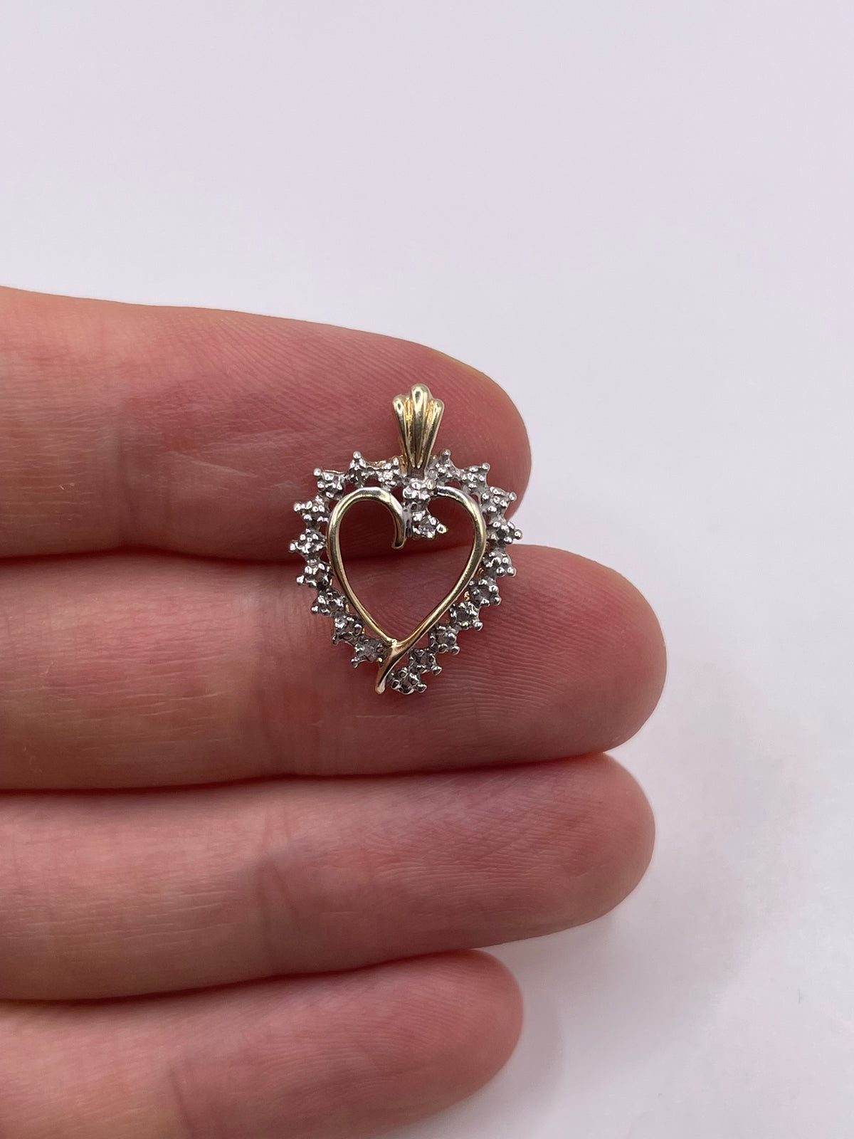 9ct gold diamond heart pendant