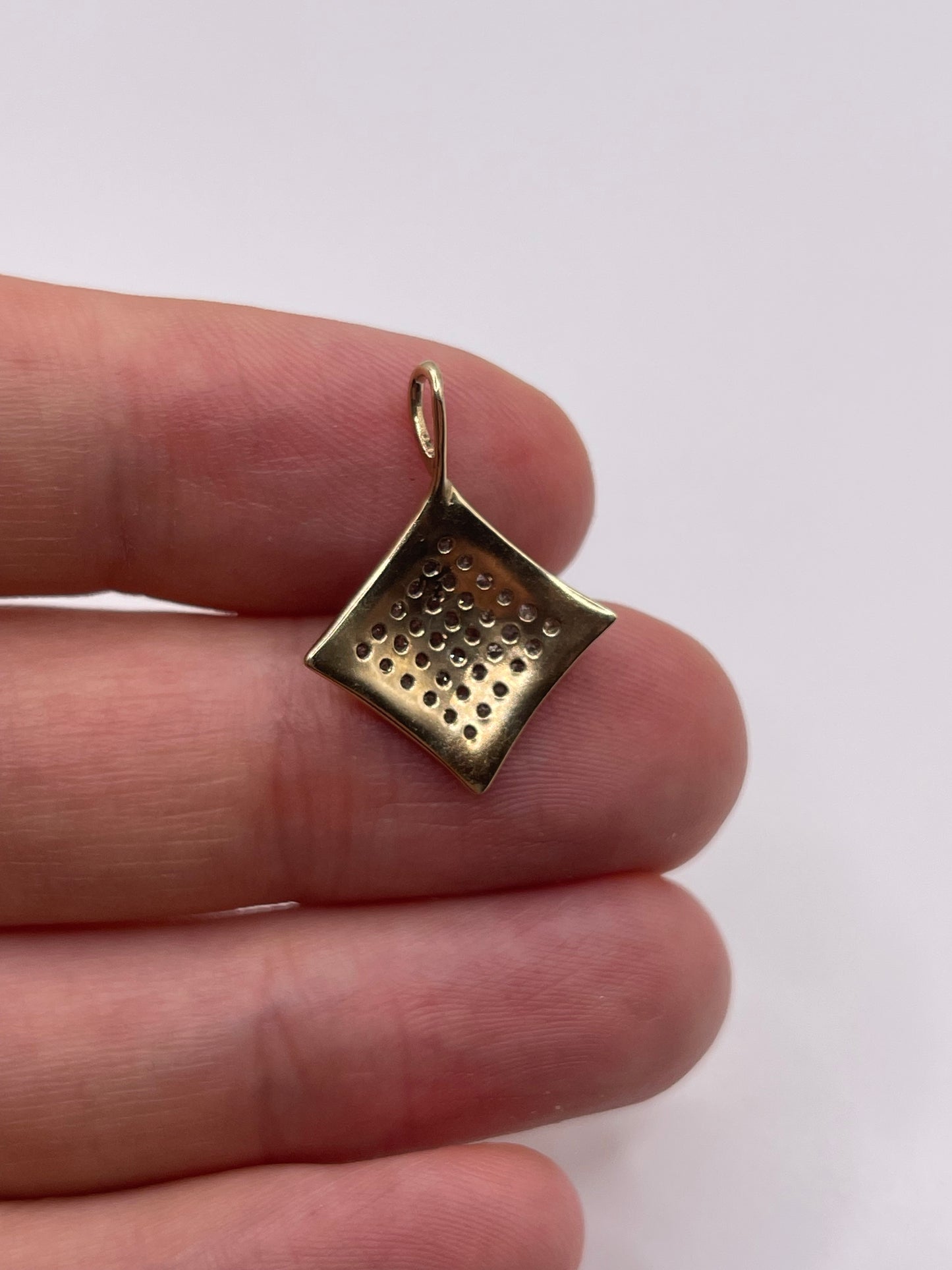 9ct gold diamond cluster pendant