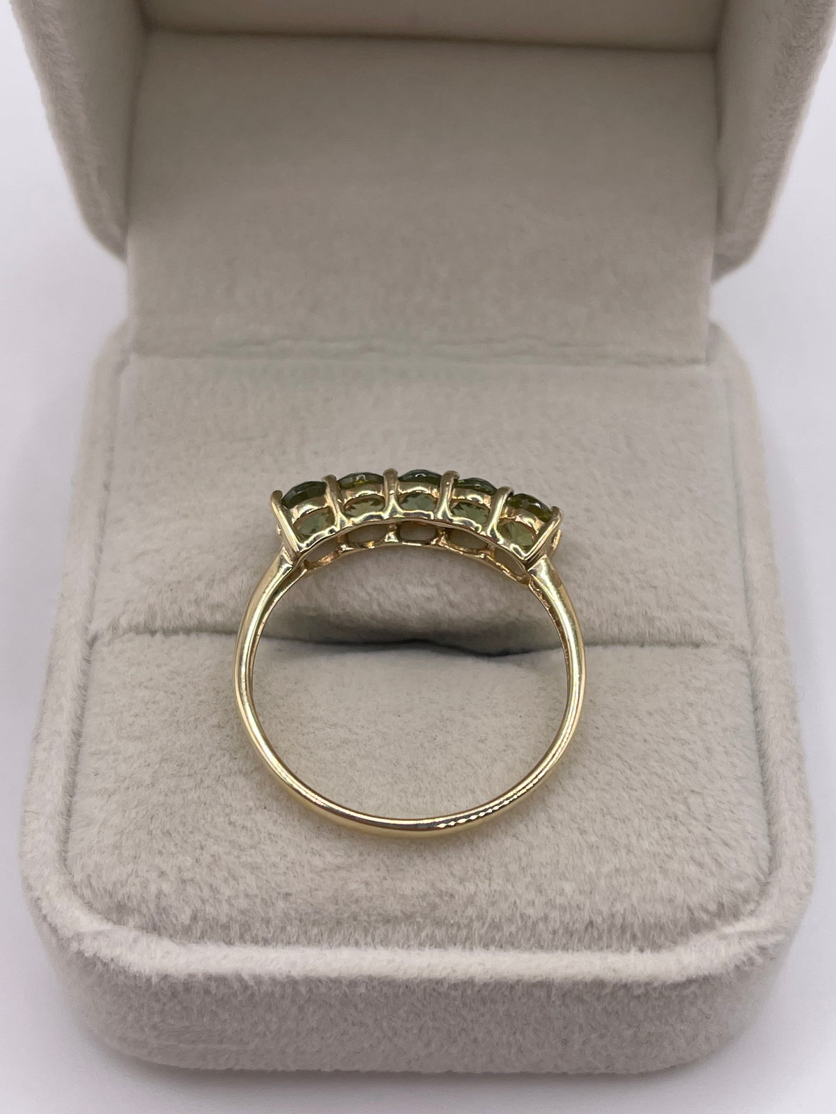 9ct gold green sapphire ring
