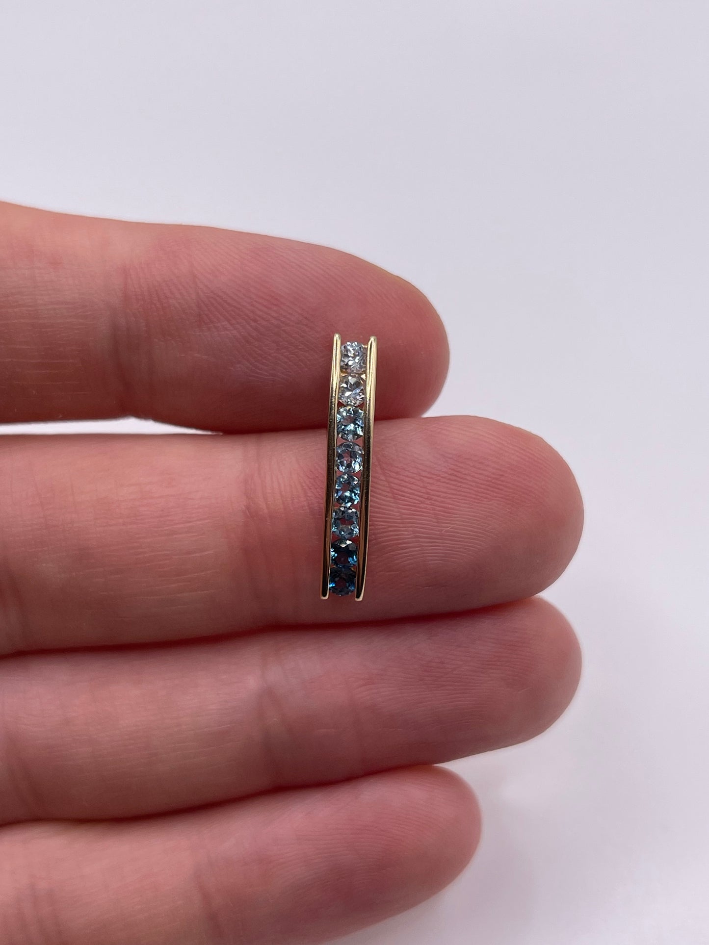 9ct gold topaz pendant