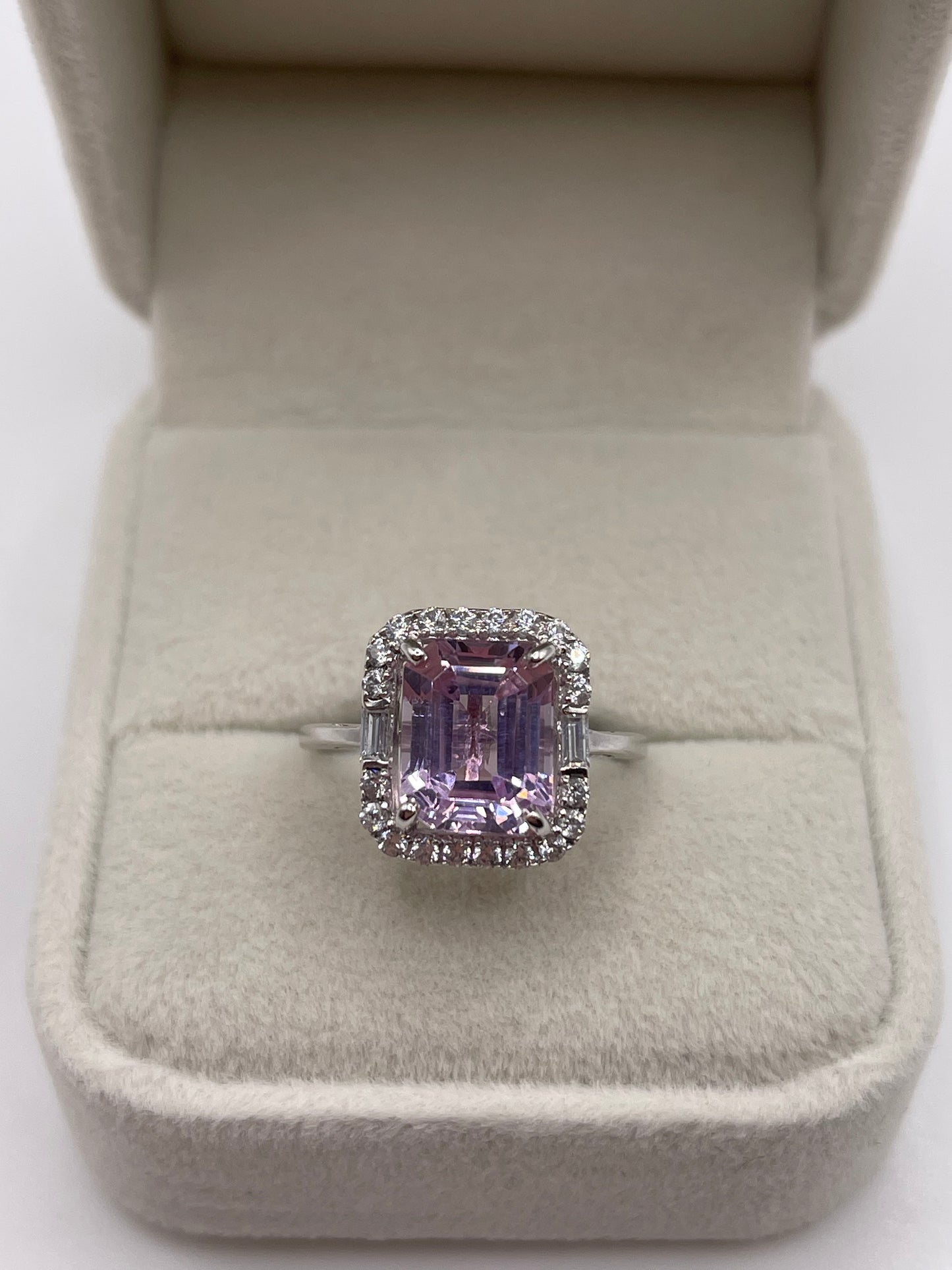 9ct white gold kunzite and zircon ring