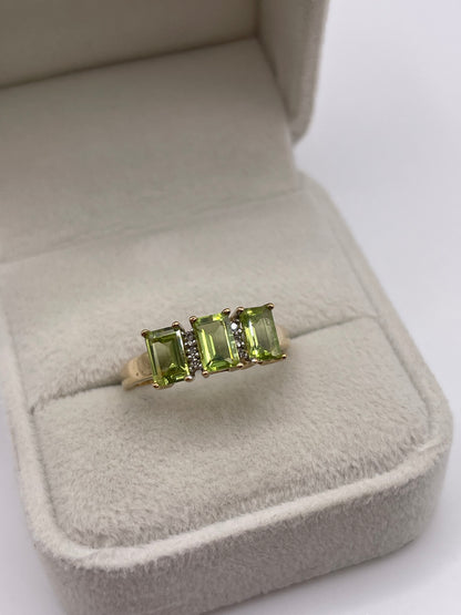 9ct gold peridot and diamond ring