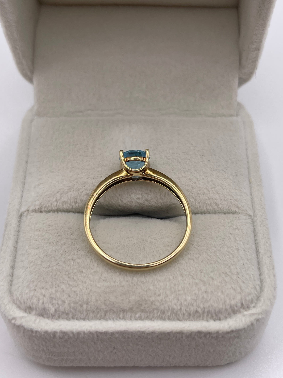 9ct gold blue topaz ring