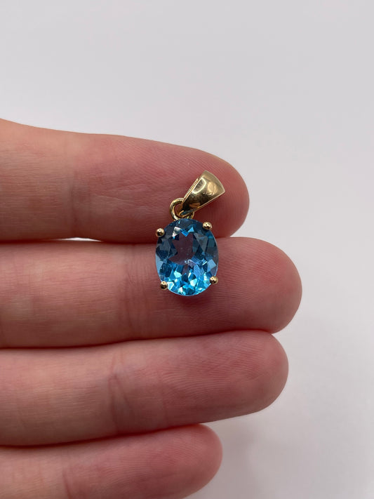 9ct gold blue topaz pendant