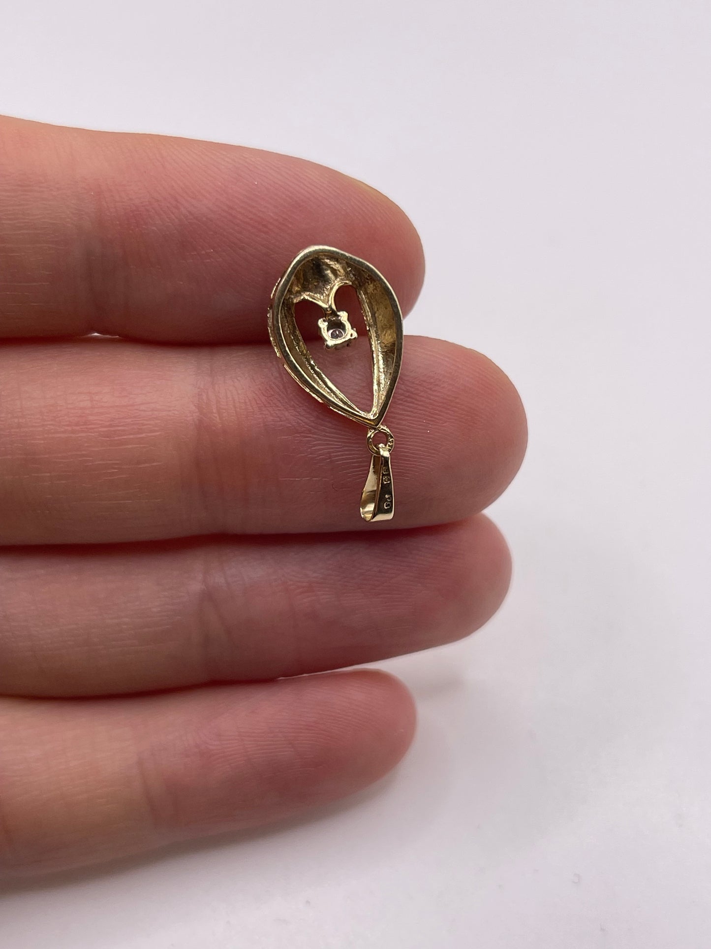 9ct gold diamond pendant
