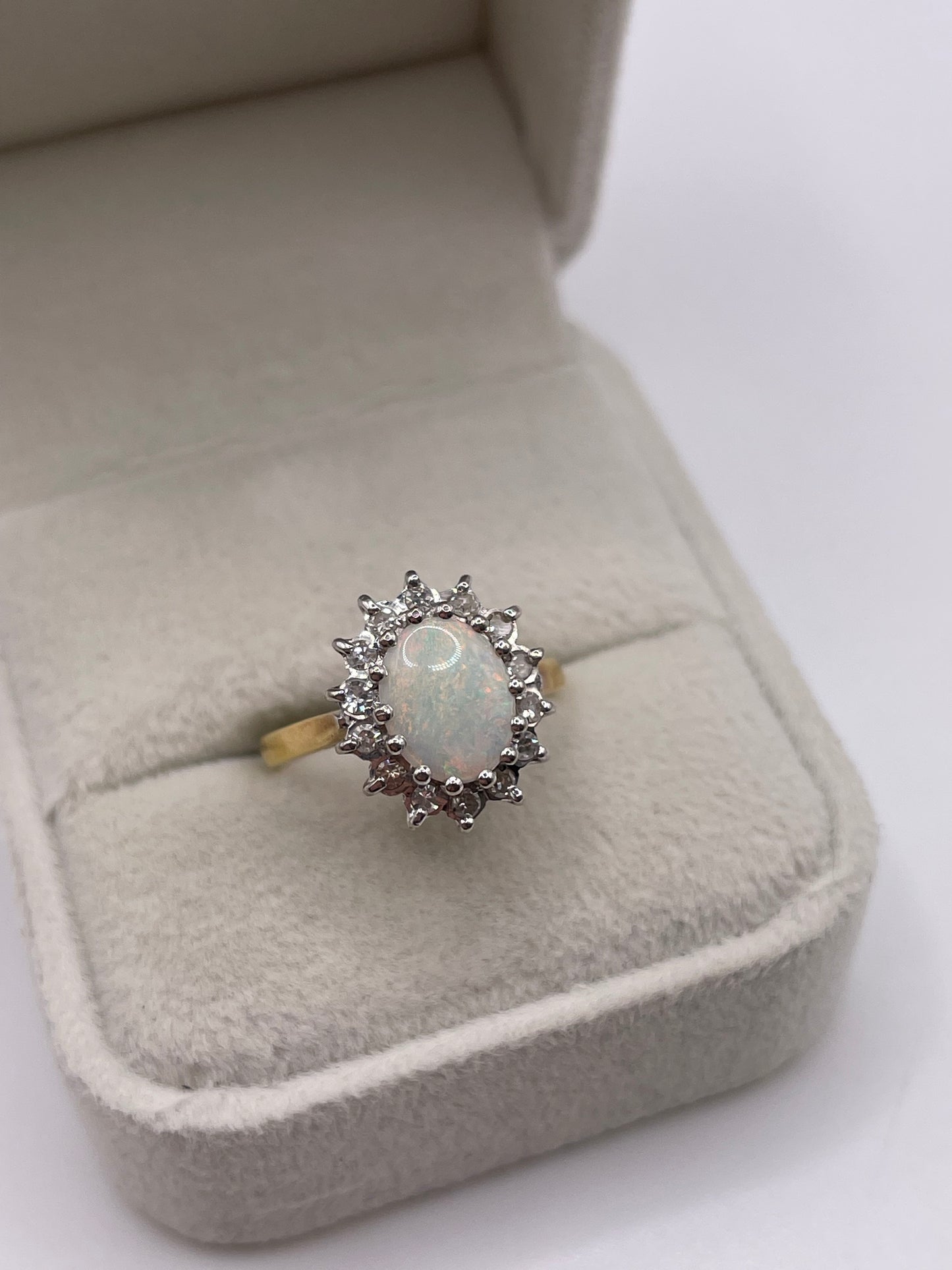 18ct gold opal and diamond ring