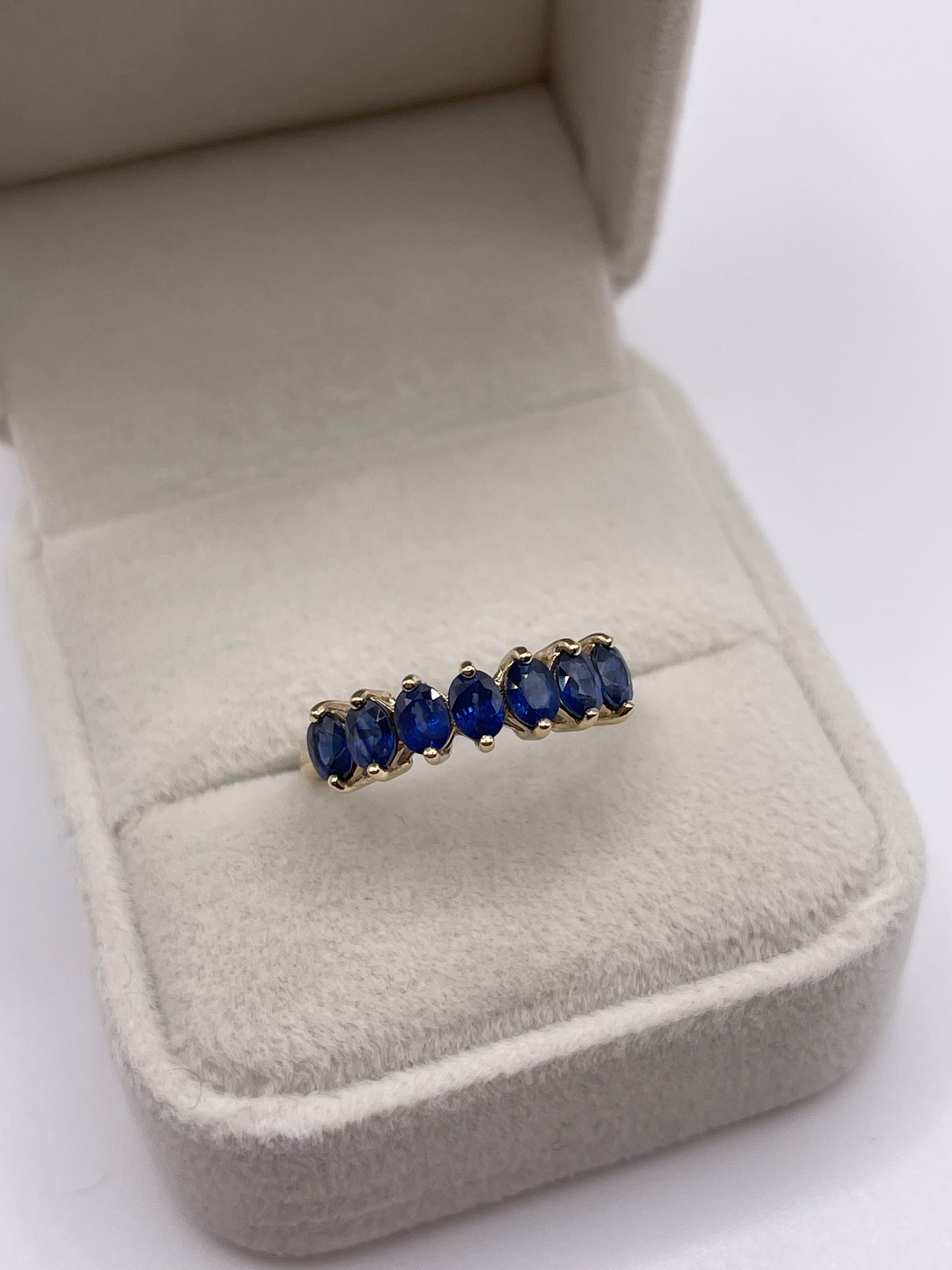 9ct gold sapphire ring