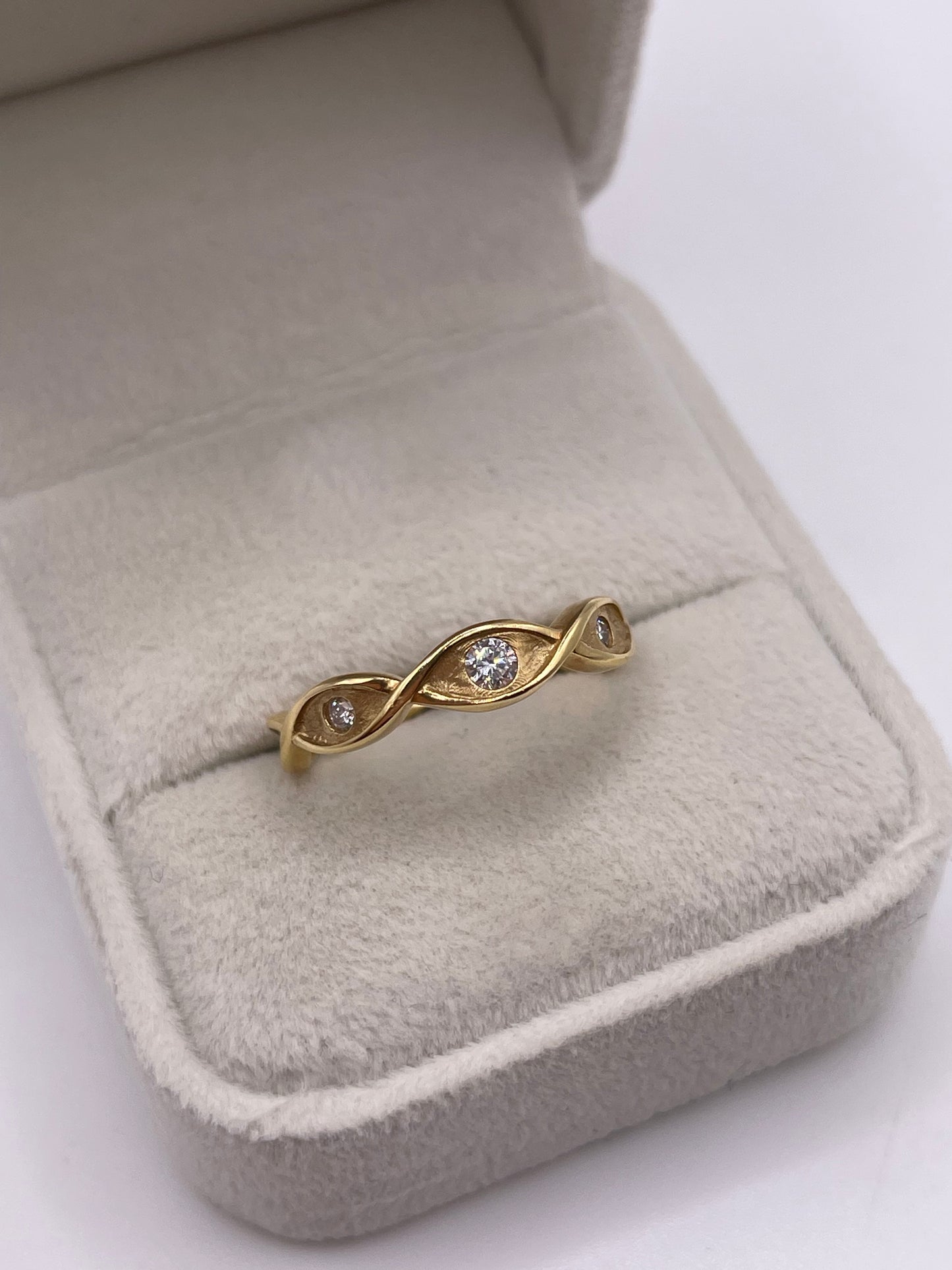 Clogau 18ct gold diamond ring
