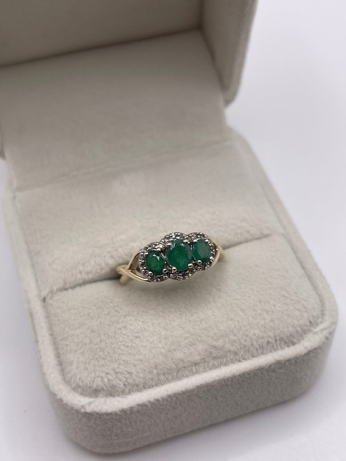 9ct gold emerald and diamond ring