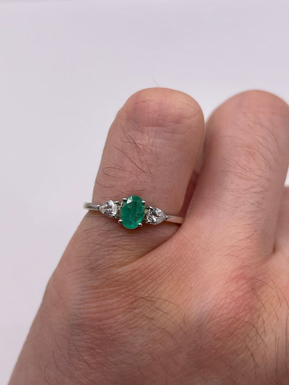 9ct white gold emerald and zircon ring