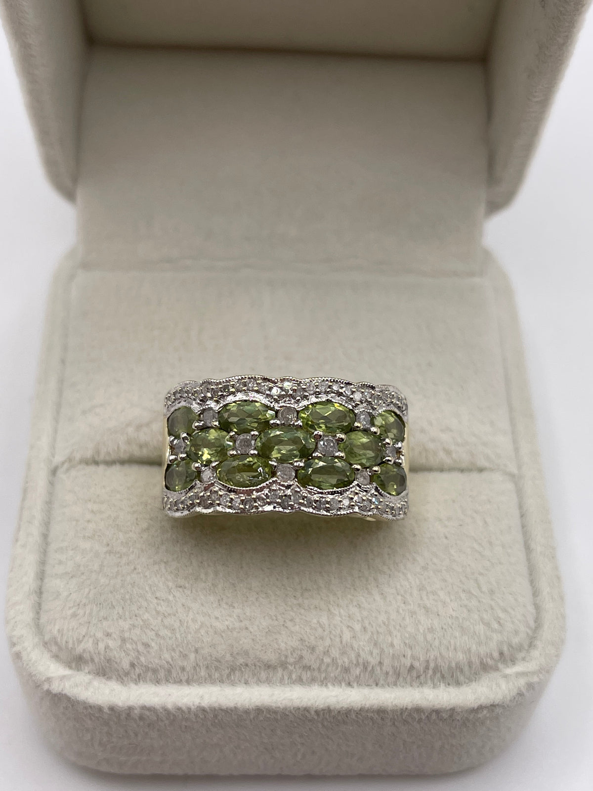 9ct gold green sapphire and diamond ring