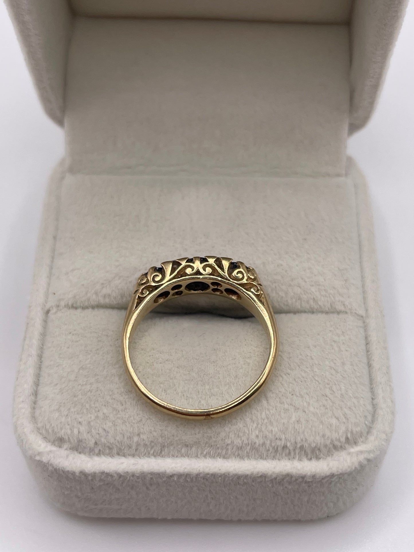 9ct gold sapphire and diamond ring