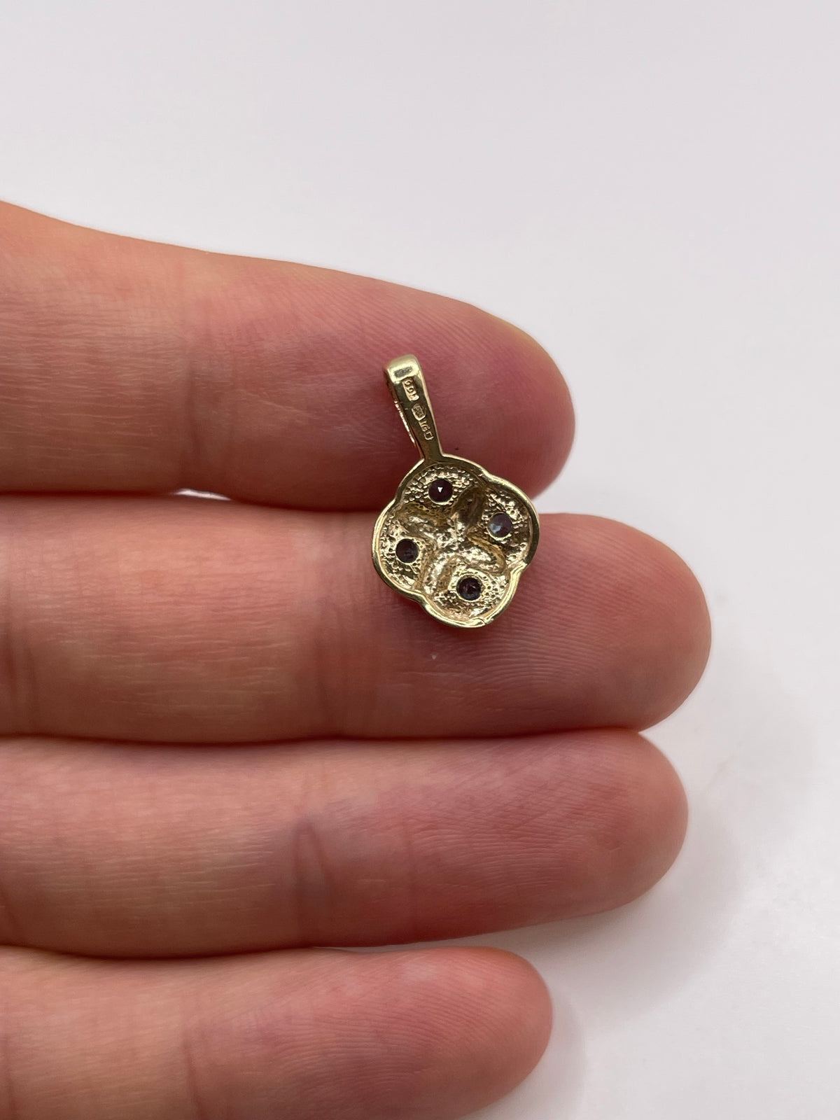 9ct gold topaz pendant