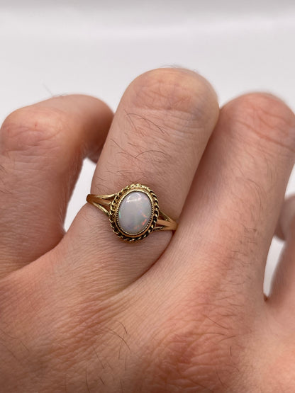 9ct gold opal ring