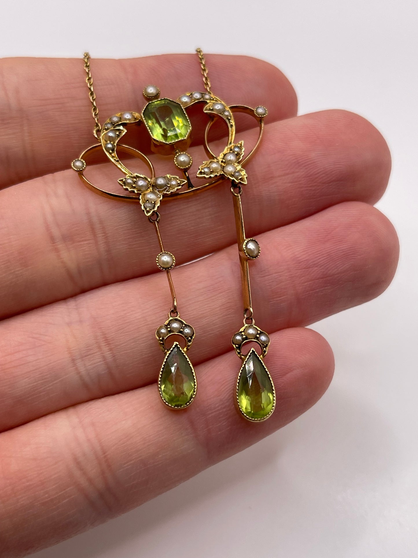 Antique 15ct gold peridot and pearl necklace