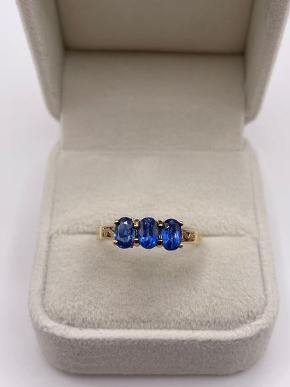 9ct gold kyanite ring
