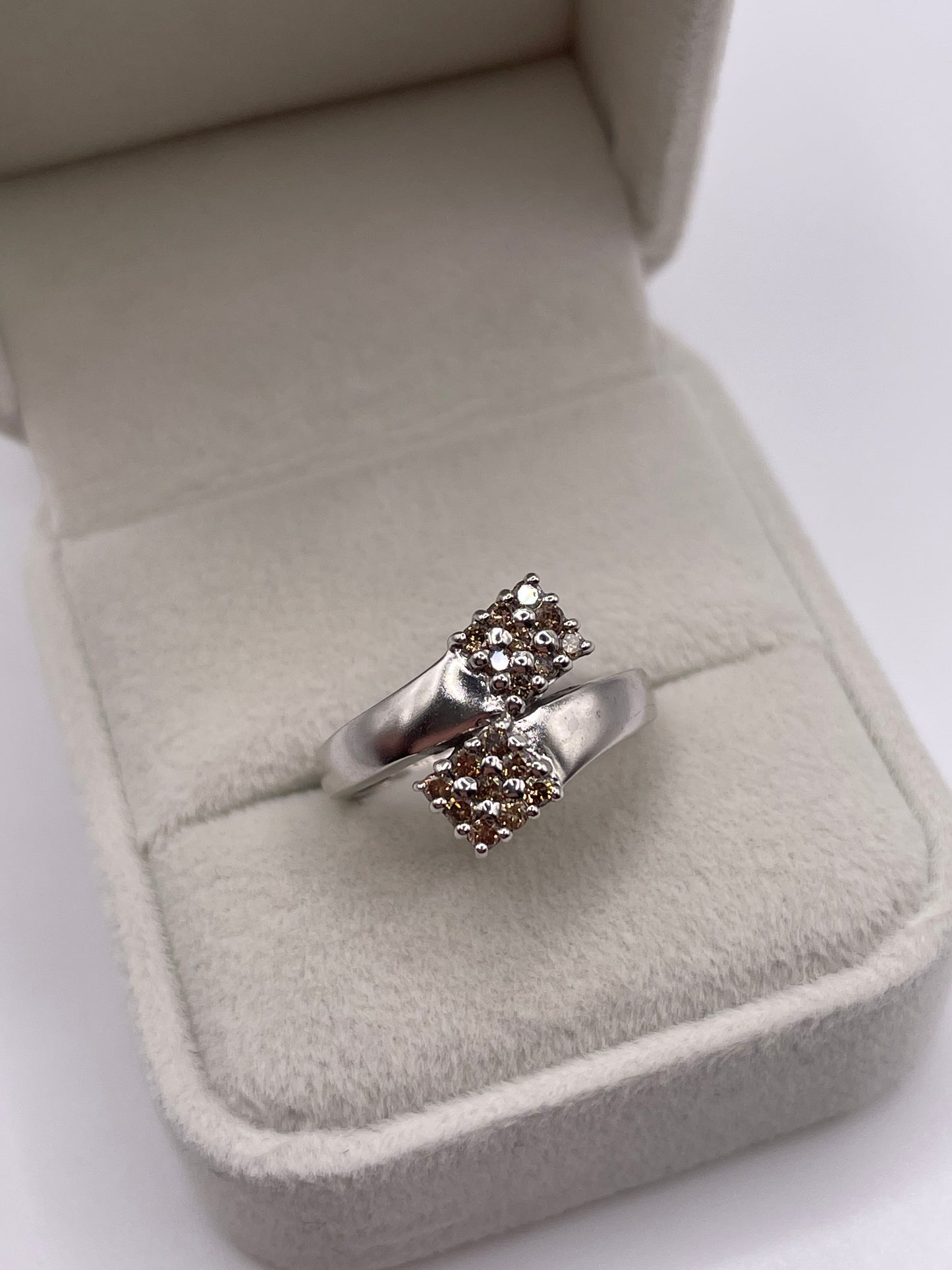 9ct white gold diamond cluster ring