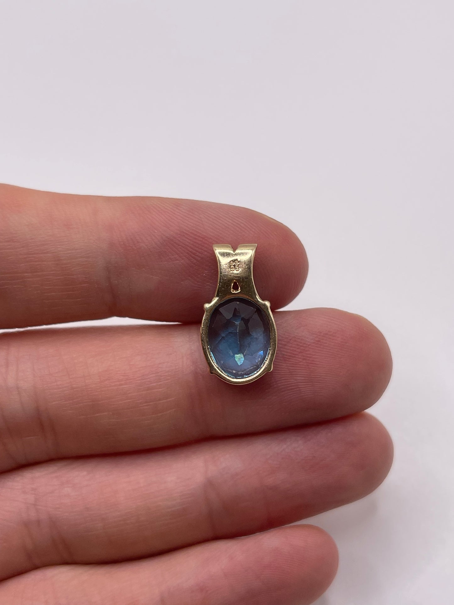 9ct gold topaz and diamond pendant