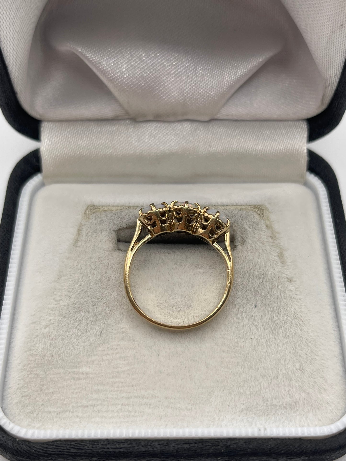 9ct gold opal ring
